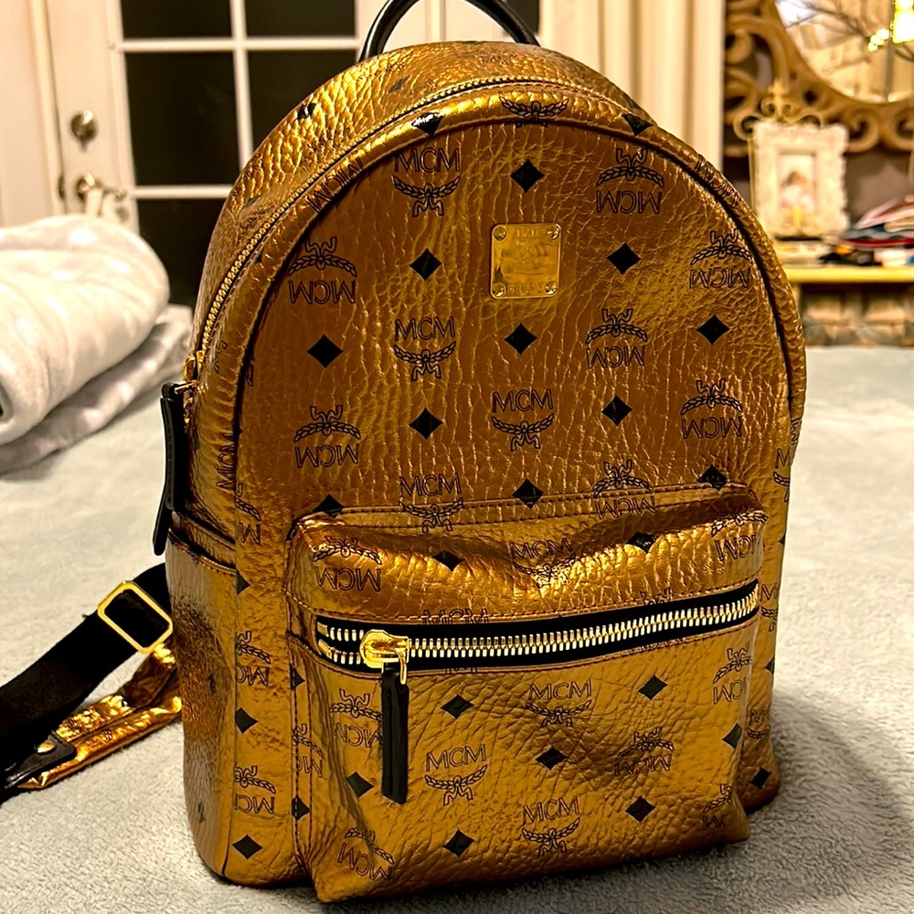MCM Medium. Stark Visetos Gold Backpack used once perfect condition. 13x10x6